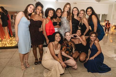 Fotografia de aniversário de 18 anos no Cerimonial Aspomires. Fotógrafo: Luciano Pacheco (Foto Certa)'