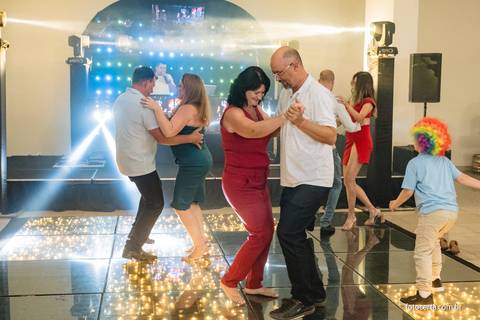 Fotografia de aniversário de 18 anos no Cerimonial Aspomires. Fotógrafo: Luciano Pacheco (Foto Certa)'