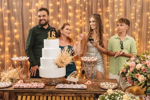 Fotografia de aniversário de 18 anos no Cerimonial Aspomires. Fotógrafo: Luciano Pacheco (Foto Certa)'