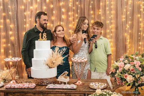 Fotografia de aniversário de 18 anos no Cerimonial Aspomires. Fotógrafo: Luciano Pacheco (Foto Certa)'