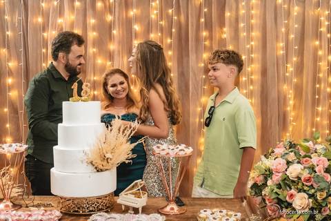 Fotografia de aniversário de 18 anos no Cerimonial Aspomires. Fotógrafo: Luciano Pacheco (Foto Certa)'