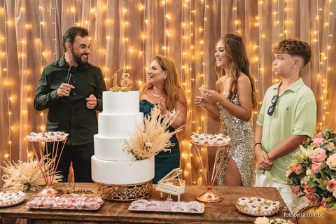 Fotografia de aniversário de 18 anos no Cerimonial Aspomires. Fotógrafo: Luciano Pacheco (Foto Certa)'