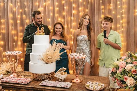 Fotografia de aniversário de 18 anos no Cerimonial Aspomires. Fotógrafo: Luciano Pacheco (Foto Certa)'