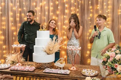 Fotografia de aniversário de 18 anos no Cerimonial Aspomires. Fotógrafo: Luciano Pacheco (Foto Certa)'