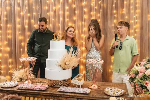 Fotografia de aniversário de 18 anos no Cerimonial Aspomires. Fotógrafo: Luciano Pacheco (Foto Certa)'