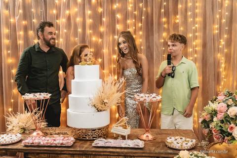 Fotografia de aniversário de 18 anos no Cerimonial Aspomires. Fotógrafo: Luciano Pacheco (Foto Certa)'