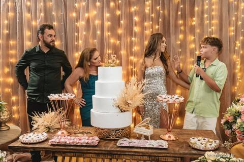 Fotografia de aniversário de 18 anos no Cerimonial Aspomires. Fotógrafo: Luciano Pacheco (Foto Certa)'