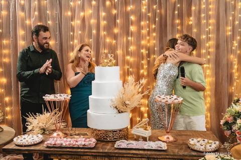 Fotografia de aniversário de 18 anos no Cerimonial Aspomires. Fotógrafo: Luciano Pacheco (Foto Certa)'