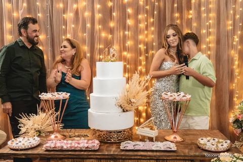Fotografia de aniversário de 18 anos no Cerimonial Aspomires. Fotógrafo: Luciano Pacheco (Foto Certa)'
