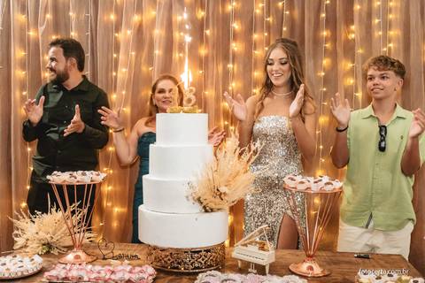 Fotografia de aniversário de 18 anos no Cerimonial Aspomires. Fotógrafo: Luciano Pacheco (Foto Certa)'