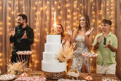 Fotografia de aniversário de 18 anos no Cerimonial Aspomires. Fotógrafo: Luciano Pacheco (Foto Certa)'