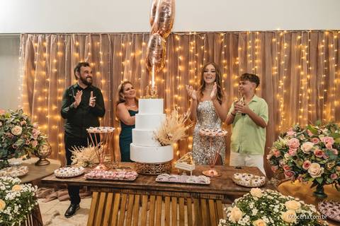 Fotografia de aniversário de 18 anos no Cerimonial Aspomires. Fotógrafo: Luciano Pacheco (Foto Certa)'