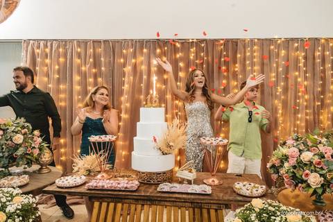 Fotografia de aniversário de 18 anos no Cerimonial Aspomires. Fotógrafo: Luciano Pacheco (Foto Certa)'