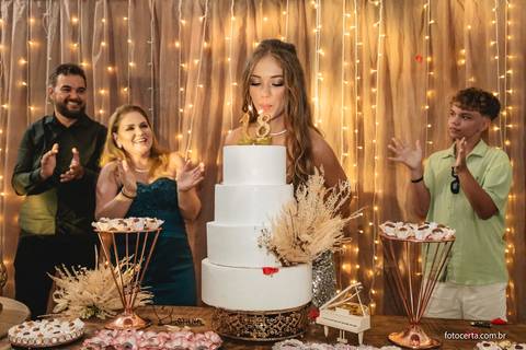 Fotografia de aniversário de 18 anos no Cerimonial Aspomires. Fotógrafo: Luciano Pacheco (Foto Certa)'