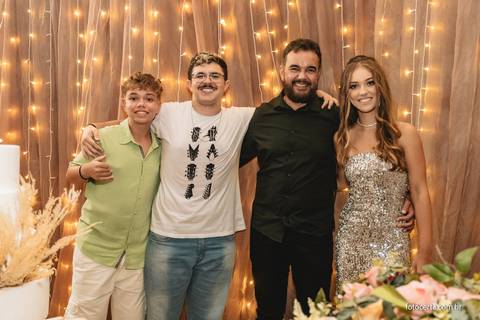 Fotografia de aniversário de 18 anos no Cerimonial Aspomires. Fotógrafo: Luciano Pacheco (Foto Certa)'