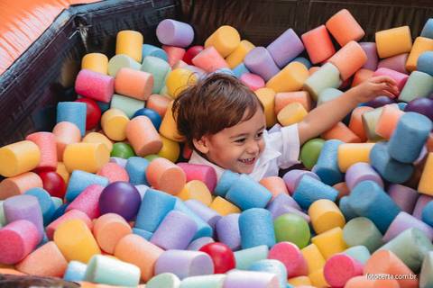 Fotógrafo em Vitória, Vila Velha, Casamento, Ensaio Pré-Casamento, Ensaio Pós-Casamento, Ensaio de Casal, 15 Anos, Debutante, Família, Gestante, Maternidade, Aniversário, Social, Estúdio, Corporativo, Marca Pessoal, Formatura, Escolar '
