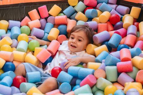 Fotógrafo em Vitória, Vila Velha, Casamento, Ensaio Pré-Casamento, Ensaio Pós-Casamento, Ensaio de Casal, 15 Anos, Debutante, Família, Gestante, Maternidade, Aniversário, Social, Estúdio, Corporativo, Marca Pessoal, Formatura, Escolar '