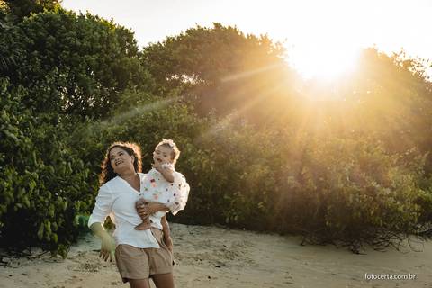 Fotografia de Ensaio Externo de Família na Ilha do Frade em Vitória - ES'