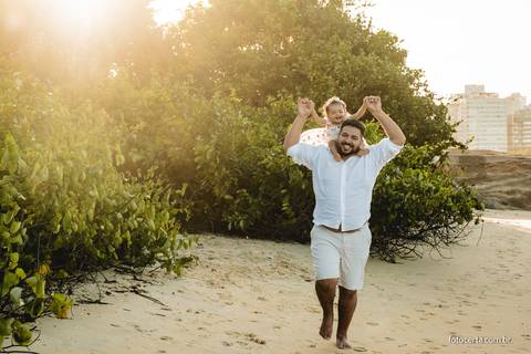 Fotografia de Ensaio Externo de Família na Ilha do Frade em Vitória - ES'