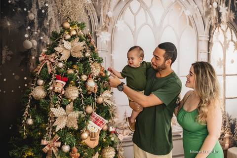 Fotografia de Ensaio de Natal em estúdio temático. Fotógrafo em Vitória, Vila Velha, Casamento, Ensaio Pré-Casamento, Ensaio Pós-Casamento, Ensaio de Casal, 15 Anos, Debutante, Família, Gestante, Maternidade, Aniversário, Social, Estúdio, Corporativo, Mar'