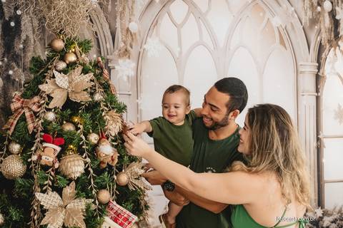 Fotografia de Ensaio de Natal em estúdio temático. Fotógrafo em Vitória, Vila Velha, Casamento, Ensaio Pré-Casamento, Ensaio Pós-Casamento, Ensaio de Casal, 15 Anos, Debutante, Família, Gestante, Maternidade, Aniversário, Social, Estúdio, Corporativo, Mar'