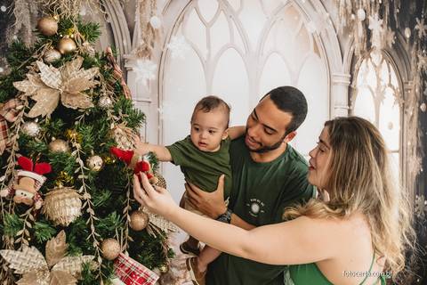 Fotografia de Ensaio de Natal em estúdio temático. Fotógrafo em Vitória, Vila Velha, Casamento, Ensaio Pré-Casamento, Ensaio Pós-Casamento, Ensaio de Casal, 15 Anos, Debutante, Família, Gestante, Maternidade, Aniversário, Social, Estúdio, Corporativo, Mar'