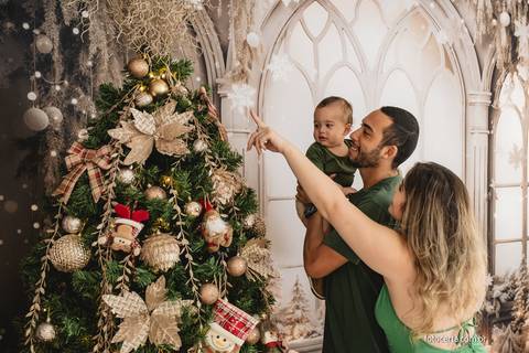 Fotografia de Ensaio de Natal em estúdio temático. Fotógrafo em Vitória, Vila Velha, Casamento, Ensaio Pré-Casamento, Ensaio Pós-Casamento, Ensaio de Casal, 15 Anos, Debutante, Família, Gestante, Maternidade, Aniversário, Social, Estúdio, Corporativo, Mar'