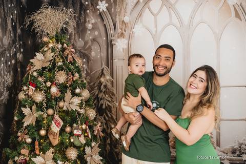 Fotografia de Ensaio de Natal em estúdio temático. Fotógrafo em Vitória, Vila Velha, Casamento, Ensaio Pré-Casamento, Ensaio Pós-Casamento, Ensaio de Casal, 15 Anos, Debutante, Família, Gestante, Maternidade, Aniversário, Social, Estúdio, Corporativo, Mar'