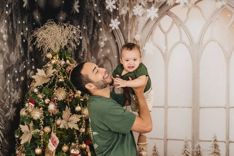 Fotografia de Ensaio de Natal em estúdio temático. Fotógrafo em Vitória, Vila Velha, Casamento, Ensaio Pré-Casamento, Ensaio Pós-Casamento, Ensaio de Casal, 15 Anos, Debutante, Família, Gestante, Maternidade, Aniversário, Social, Estúdio, Corporativo, Mar'