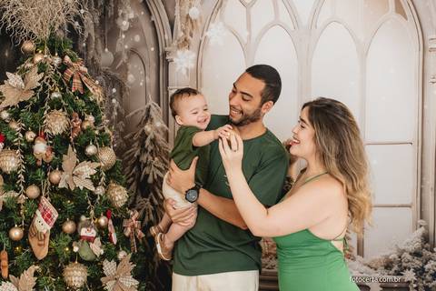 Fotografia de Ensaio de Natal em estúdio temático. Fotógrafo em Vitória, Vila Velha, Casamento, Ensaio Pré-Casamento, Ensaio Pós-Casamento, Ensaio de Casal, 15 Anos, Debutante, Família, Gestante, Maternidade, Aniversário, Social, Estúdio, Corporativo, Mar'