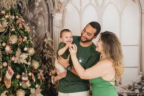 Fotografia de Ensaio de Natal em estúdio temático. Fotógrafo em Vitória, Vila Velha, Casamento, Ensaio Pré-Casamento, Ensaio Pós-Casamento, Ensaio de Casal, 15 Anos, Debutante, Família, Gestante, Maternidade, Aniversário, Social, Estúdio, Corporativo, Mar'