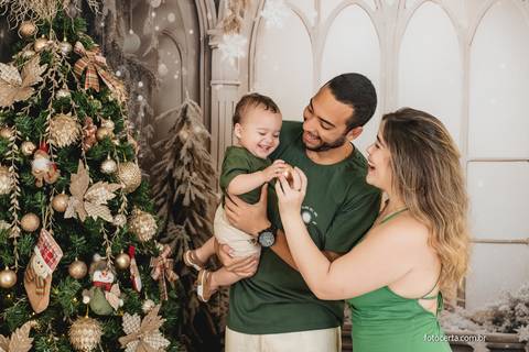 Fotografia de Ensaio de Natal em estúdio temático. Fotógrafo em Vitória, Vila Velha, Casamento, Ensaio Pré-Casamento, Ensaio Pós-Casamento, Ensaio de Casal, 15 Anos, Debutante, Família, Gestante, Maternidade, Aniversário, Social, Estúdio, Corporativo, Mar'