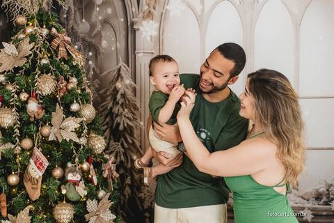 Fotografia de Ensaio de Natal em estúdio temático. Fotógrafo em Vitória, Vila Velha, Casamento, Ensaio Pré-Casamento, Ensaio Pós-Casamento, Ensaio de Casal, 15 Anos, Debutante, Família, Gestante, Maternidade, Aniversário, Social, Estúdio, Corporativo, Mar'
