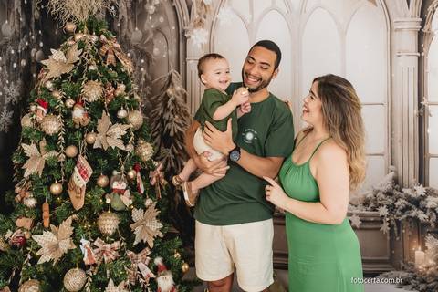 Fotografia de Ensaio de Natal em estúdio temático. Fotógrafo em Vitória, Vila Velha, Casamento, Ensaio Pré-Casamento, Ensaio Pós-Casamento, Ensaio de Casal, 15 Anos, Debutante, Família, Gestante, Maternidade, Aniversário, Social, Estúdio, Corporativo, Mar'