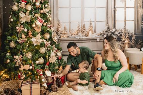 Fotografia de Ensaio de Natal em estúdio temático. Fotógrafo em Vitória, Vila Velha, Casamento, Ensaio Pré-Casamento, Ensaio Pós-Casamento, Ensaio de Casal, 15 Anos, Debutante, Família, Gestante, Maternidade, Aniversário, Social, Estúdio, Corporativo, Mar'