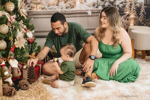 Fotografia de Ensaio de Natal em estúdio temático. Fotógrafo em Vitória, Vila Velha, Casamento, Ensaio Pré-Casamento, Ensaio Pós-Casamento, Ensaio de Casal, 15 Anos, Debutante, Família, Gestante, Maternidade, Aniversário, Social, Estúdio, Corporativo, Mar'