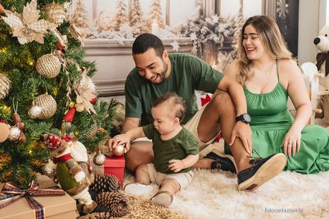 Fotografia de Ensaio de Natal em estúdio temático. Fotógrafo em Vitória, Vila Velha, Casamento, Ensaio Pré-Casamento, Ensaio Pós-Casamento, Ensaio de Casal, 15 Anos, Debutante, Família, Gestante, Maternidade, Aniversário, Social, Estúdio, Corporativo, Mar'