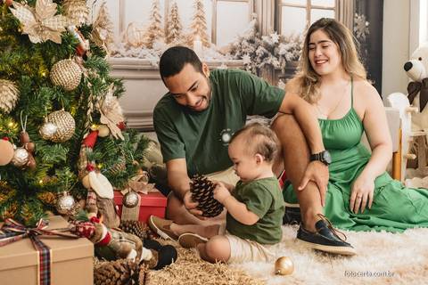 Fotografia de Ensaio de Natal em estúdio temático. Fotógrafo em Vitória, Vila Velha, Casamento, Ensaio Pré-Casamento, Ensaio Pós-Casamento, Ensaio de Casal, 15 Anos, Debutante, Família, Gestante, Maternidade, Aniversário, Social, Estúdio, Corporativo, Mar'