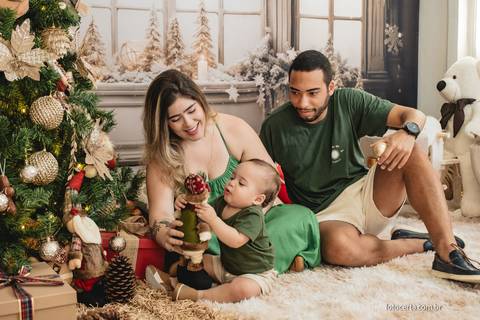 Fotografia de Ensaio de Natal em estúdio temático. Fotógrafo em Vitória, Vila Velha, Casamento, Ensaio Pré-Casamento, Ensaio Pós-Casamento, Ensaio de Casal, 15 Anos, Debutante, Família, Gestante, Maternidade, Aniversário, Social, Estúdio, Corporativo, Mar'