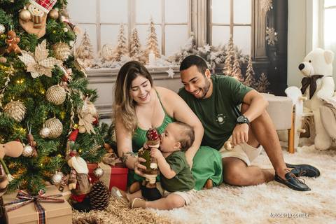 Fotografia de Ensaio de Natal em estúdio temático. Fotógrafo em Vitória, Vila Velha, Casamento, Ensaio Pré-Casamento, Ensaio Pós-Casamento, Ensaio de Casal, 15 Anos, Debutante, Família, Gestante, Maternidade, Aniversário, Social, Estúdio, Corporativo, Mar'