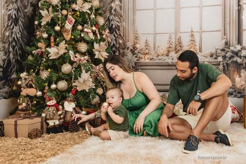 Fotografia de Ensaio de Natal em estúdio temático. Fotógrafo em Vitória, Vila Velha, Casamento, Ensaio Pré-Casamento, Ensaio Pós-Casamento, Ensaio de Casal, 15 Anos, Debutante, Família, Gestante, Maternidade, Aniversário, Social, Estúdio, Corporativo, Mar'