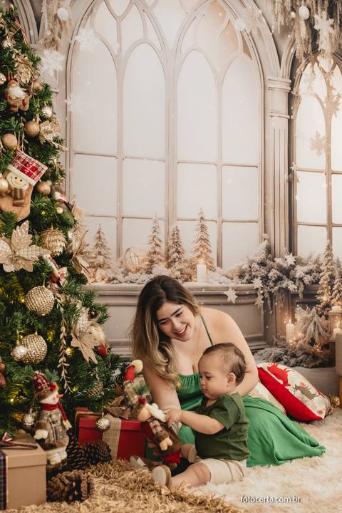 Fotografia de Ensaio de Natal em estúdio temático. Fotógrafo em Vitória, Vila Velha, Casamento, Ensaio Pré-Casamento, Ensaio Pós-Casamento, Ensaio de Casal, 15 Anos, Debutante, Família, Gestante, Maternidade, Aniversário, Social, Estúdio, Corporativo, Mar'