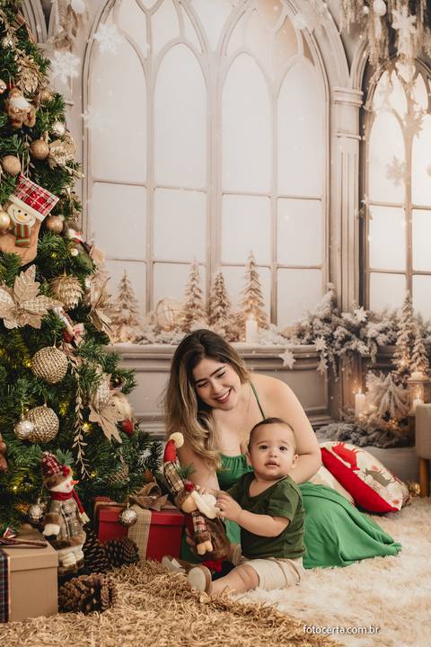 Fotografia de Ensaio de Natal em estúdio temático. Fotógrafo em Vitória, Vila Velha, Casamento, Ensaio Pré-Casamento, Ensaio Pós-Casamento, Ensaio de Casal, 15 Anos, Debutante, Família, Gestante, Maternidade, Aniversário, Social, Estúdio, Corporativo, Mar'