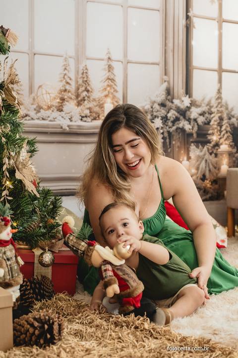 Fotografia de Ensaio de Natal em estúdio temático. Fotógrafo em Vitória, Vila Velha, Casamento, Ensaio Pré-Casamento, Ensaio Pós-Casamento, Ensaio de Casal, 15 Anos, Debutante, Família, Gestante, Maternidade, Aniversário, Social, Estúdio, Corporativo, Mar'
