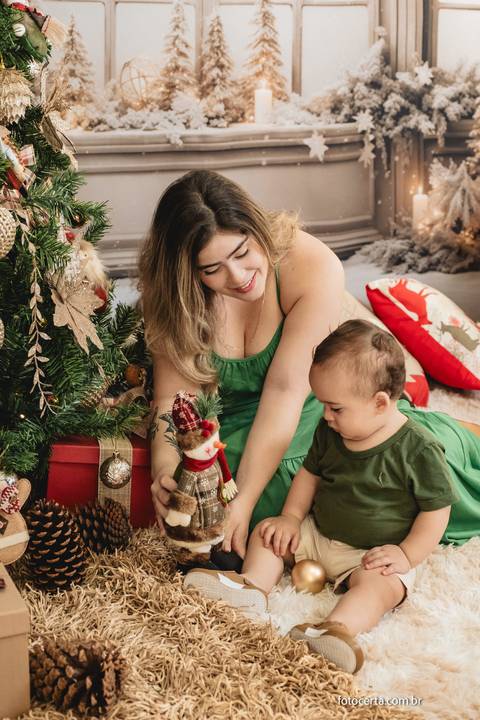 Fotografia de Ensaio de Natal em estúdio temático. Fotógrafo em Vitória, Vila Velha, Casamento, Ensaio Pré-Casamento, Ensaio Pós-Casamento, Ensaio de Casal, 15 Anos, Debutante, Família, Gestante, Maternidade, Aniversário, Social, Estúdio, Corporativo, Mar'