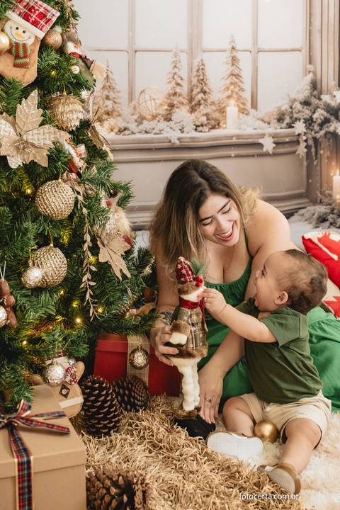 Fotografia de Ensaio de Natal em estúdio temático. Fotógrafo em Vitória, Vila Velha, Casamento, Ensaio Pré-Casamento, Ensaio Pós-Casamento, Ensaio de Casal, 15 Anos, Debutante, Família, Gestante, Maternidade, Aniversário, Social, Estúdio, Corporativo, Mar'