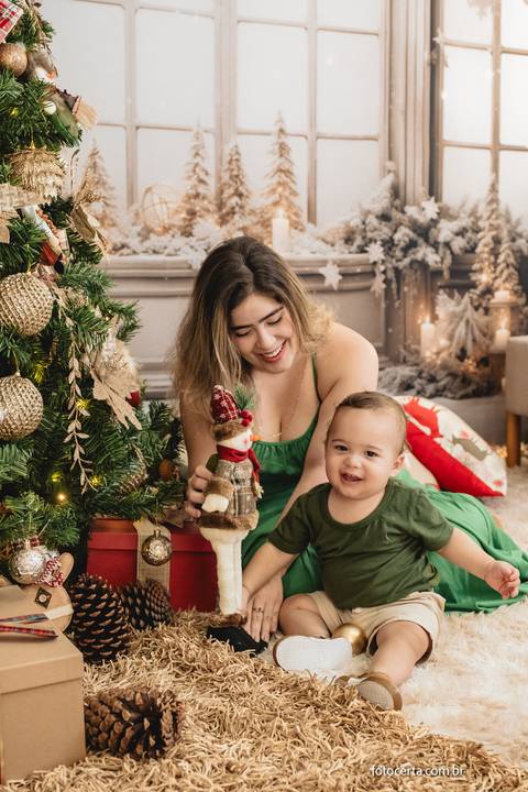 Fotografia de Ensaio de Natal em estúdio temático. Fotógrafo em Vitória, Vila Velha, Casamento, Ensaio Pré-Casamento, Ensaio Pós-Casamento, Ensaio de Casal, 15 Anos, Debutante, Família, Gestante, Maternidade, Aniversário, Social, Estúdio, Corporativo, Mar'