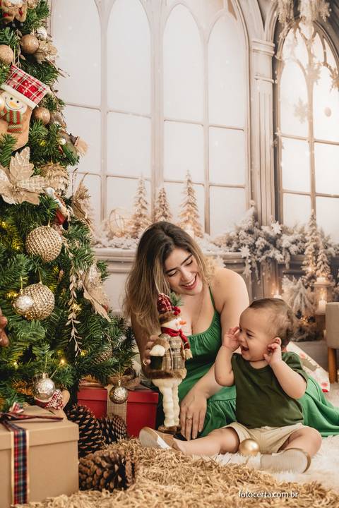 Fotografia de Ensaio de Natal em estúdio temático. Fotógrafo em Vitória, Vila Velha, Casamento, Ensaio Pré-Casamento, Ensaio Pós-Casamento, Ensaio de Casal, 15 Anos, Debutante, Família, Gestante, Maternidade, Aniversário, Social, Estúdio, Corporativo, Mar'