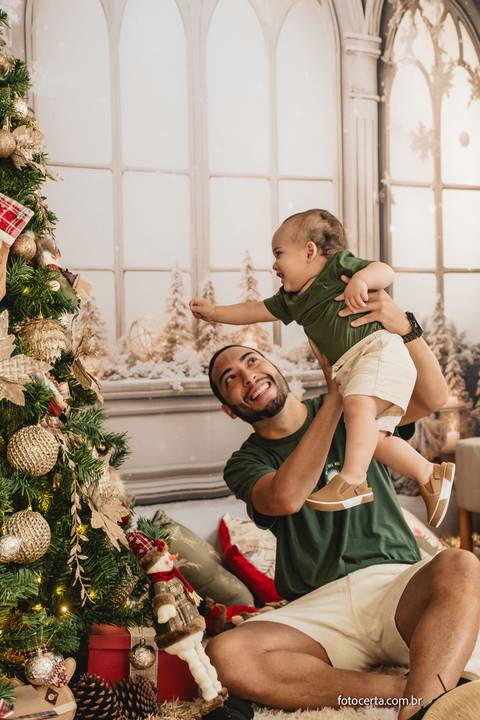 Fotografia de Ensaio de Natal em estúdio temático. Fotógrafo em Vitória, Vila Velha, Casamento, Ensaio Pré-Casamento, Ensaio Pós-Casamento, Ensaio de Casal, 15 Anos, Debutante, Família, Gestante, Maternidade, Aniversário, Social, Estúdio, Corporativo, Mar'
