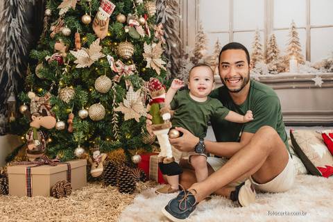 Fotografia de Ensaio de Natal em estúdio temático. Fotógrafo em Vitória, Vila Velha, Casamento, Ensaio Pré-Casamento, Ensaio Pós-Casamento, Ensaio de Casal, 15 Anos, Debutante, Família, Gestante, Maternidade, Aniversário, Social, Estúdio, Corporativo, Mar'